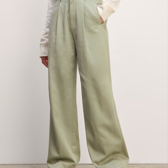 Everlane draper pleated pant in seagrass - Picture 2 of 2
